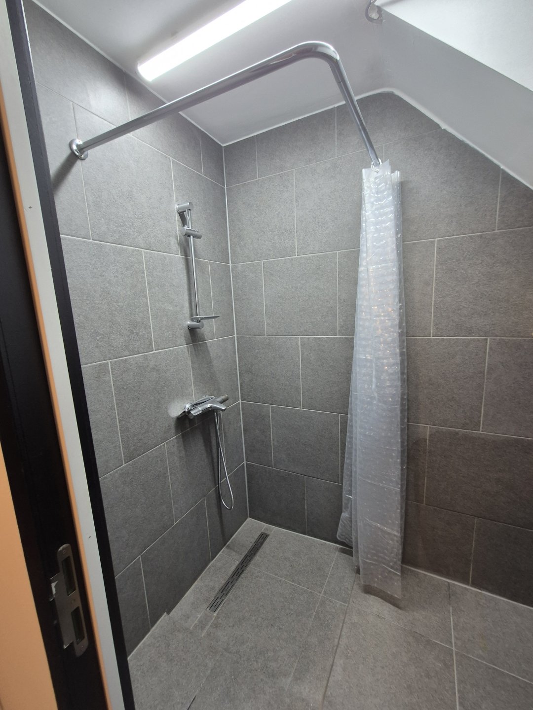 舒适 13 m² 房间出租 – 高级 2 人合租 – Citadelle Liège — Colocation à 列日 — photo 3/4