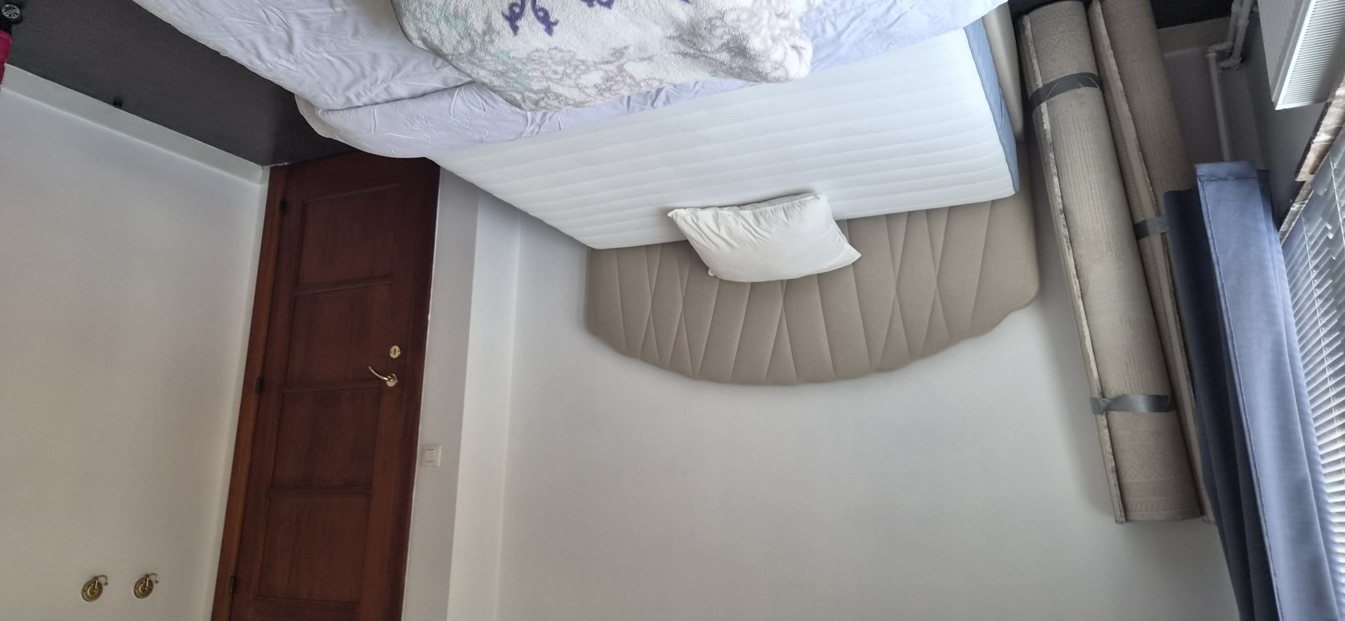 Chambre meublée à louer à Liège, proche du centre-ville. Location flexible : à la nuitée, à la semaine ou au mois. Accès à la cuisine, salle de bain et Wi-Fi. Idéal pour étudiants, travailleurs et visiteurs. Contactez-moi pour plus d'informations. — Kot à Liège — photo 2/6