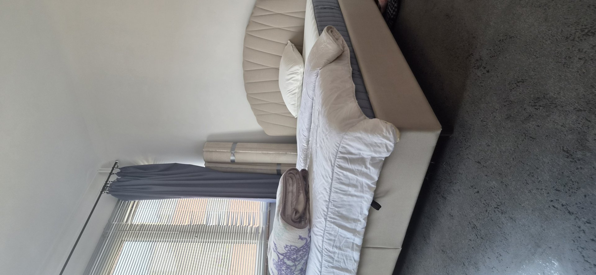 Chambre meublée à louer à Liège, proche du centre-ville. Location flexible : à la nuitée, à la semaine ou au mois. Accès à la cuisine, salle de bain et Wi-Fi. Idéal pour étudiants, travailleurs et visiteurs. Contactez-moi pour plus d'informations. — Kot à Liège — photo 1/6