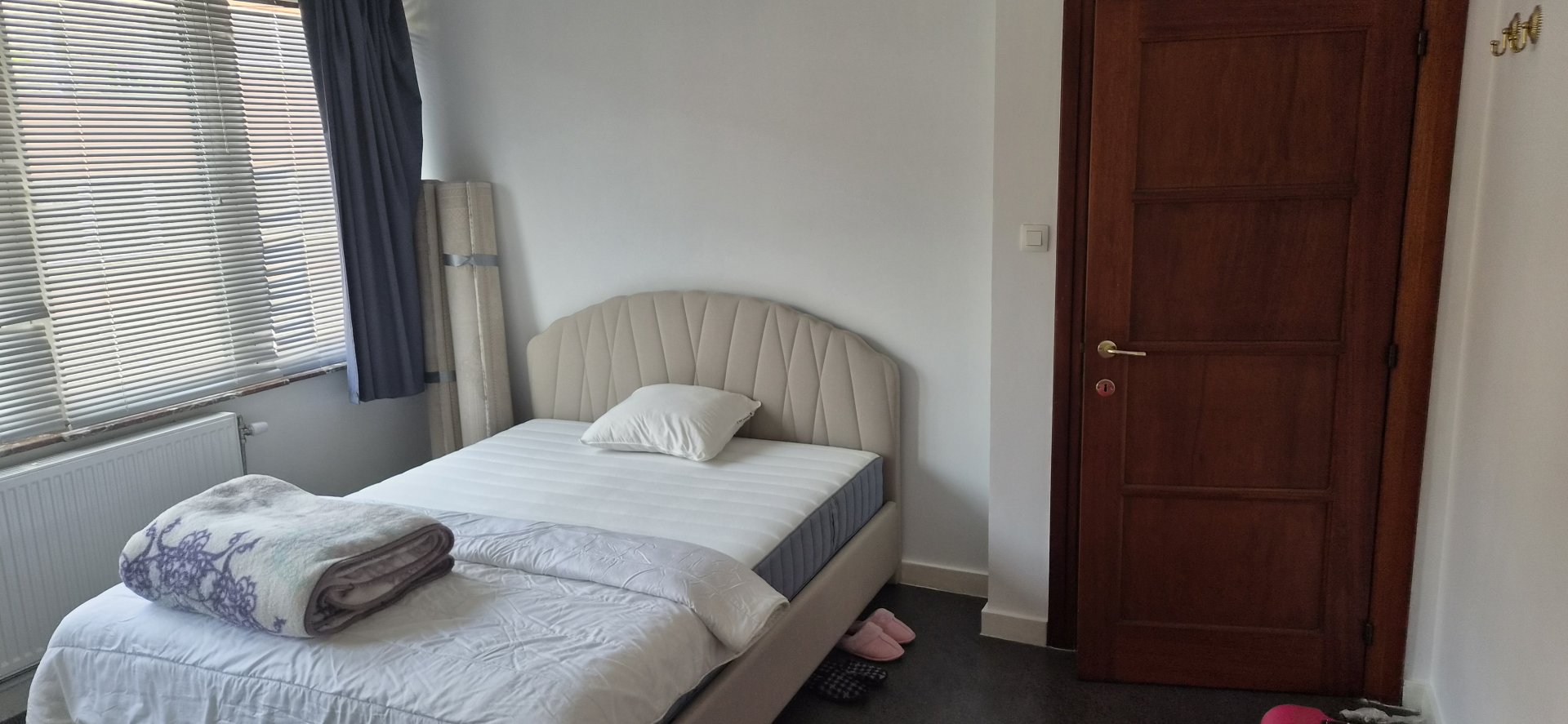 Chambre meublée à louer à Liège, proche du centre-ville. Location flexible : à la nuitée, à la semaine ou au mois. Accès à la cuisine, salle de bain et Wi-Fi. Idéal pour étudiants, travailleurs et visiteurs. Contactez-moi pour plus d'informations. — Kot à Liège — photo 5/6
