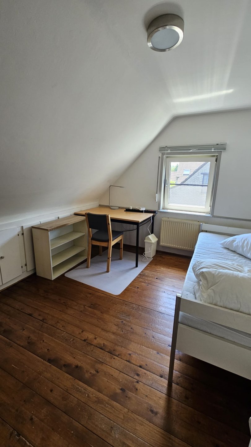Furnished room for rent – Ottignies train station — Kot chez l'habitant à Louvain-la-Neuve — photo 1/6
