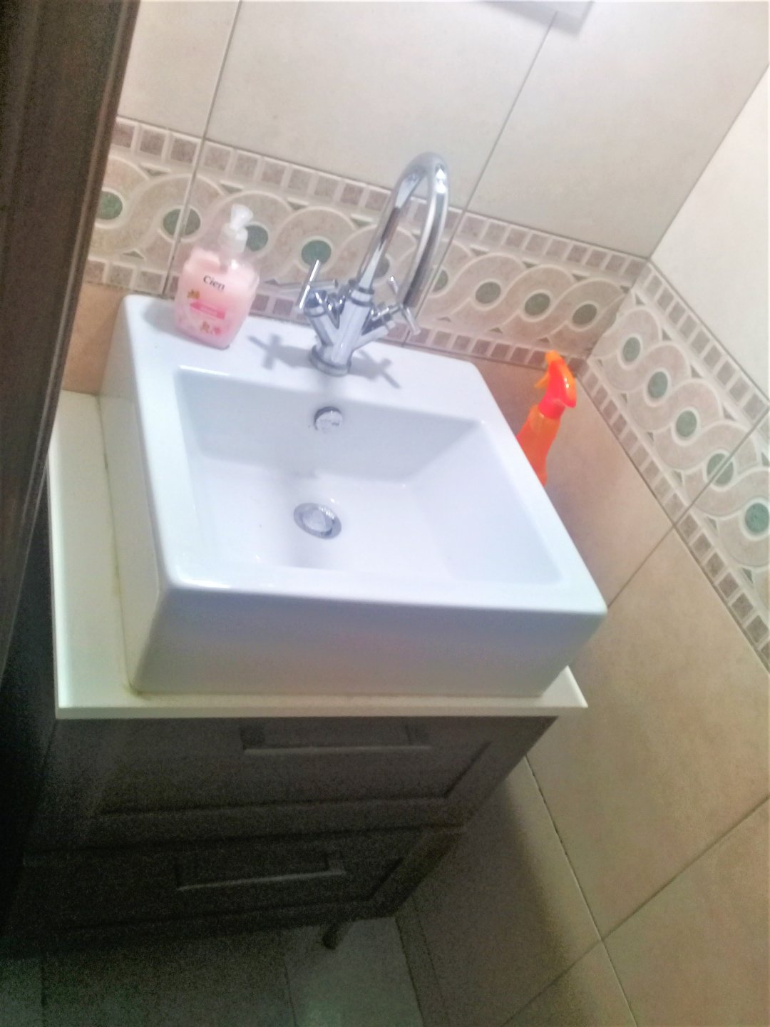 Kot Ixelles - Furnished - Private shower and sink. — Kot à Brussels — photo 6/7