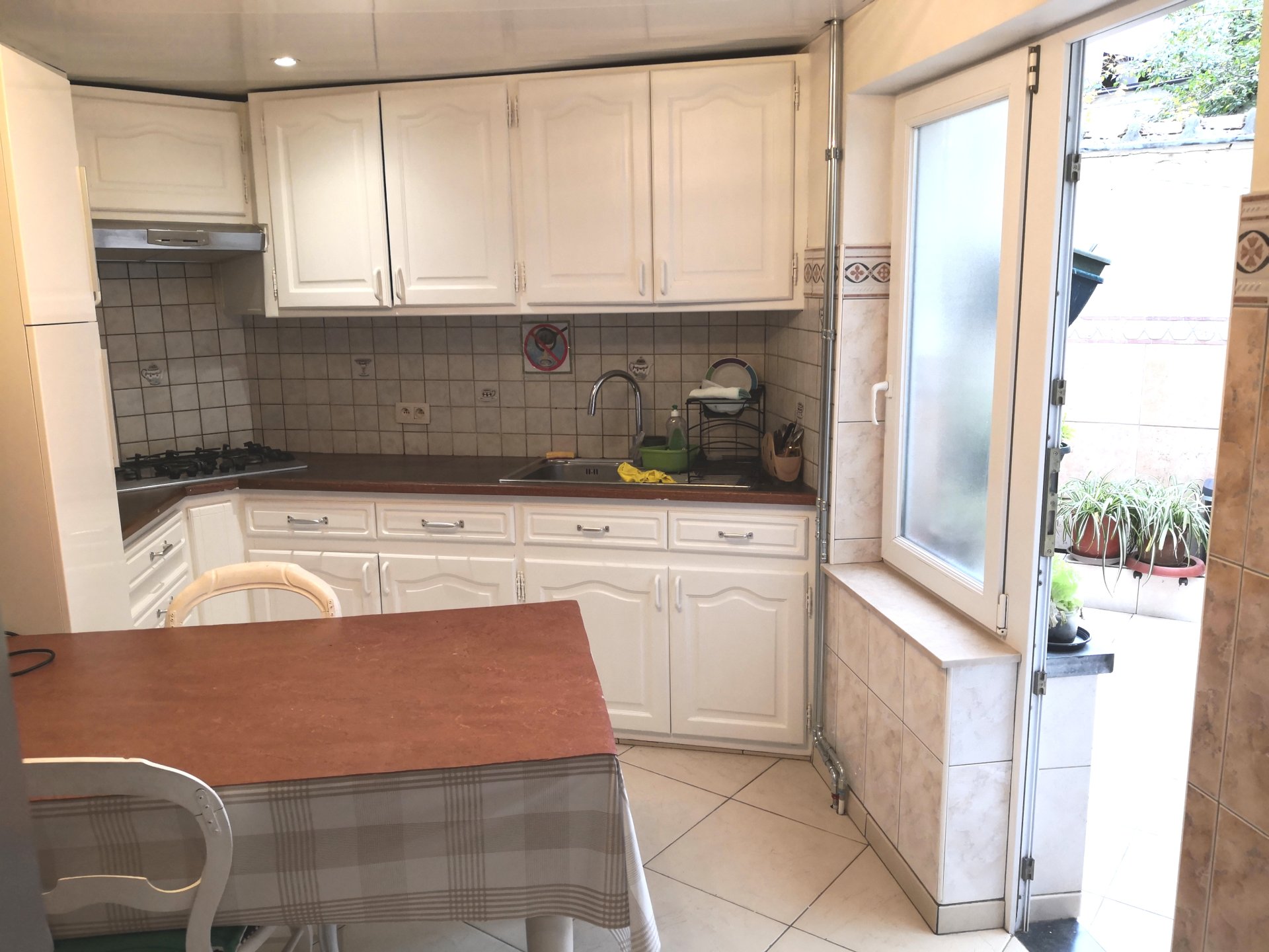 Kot Ixelles - Furnished - Private shower and sink. — Kot à Brussels — photo 1/7