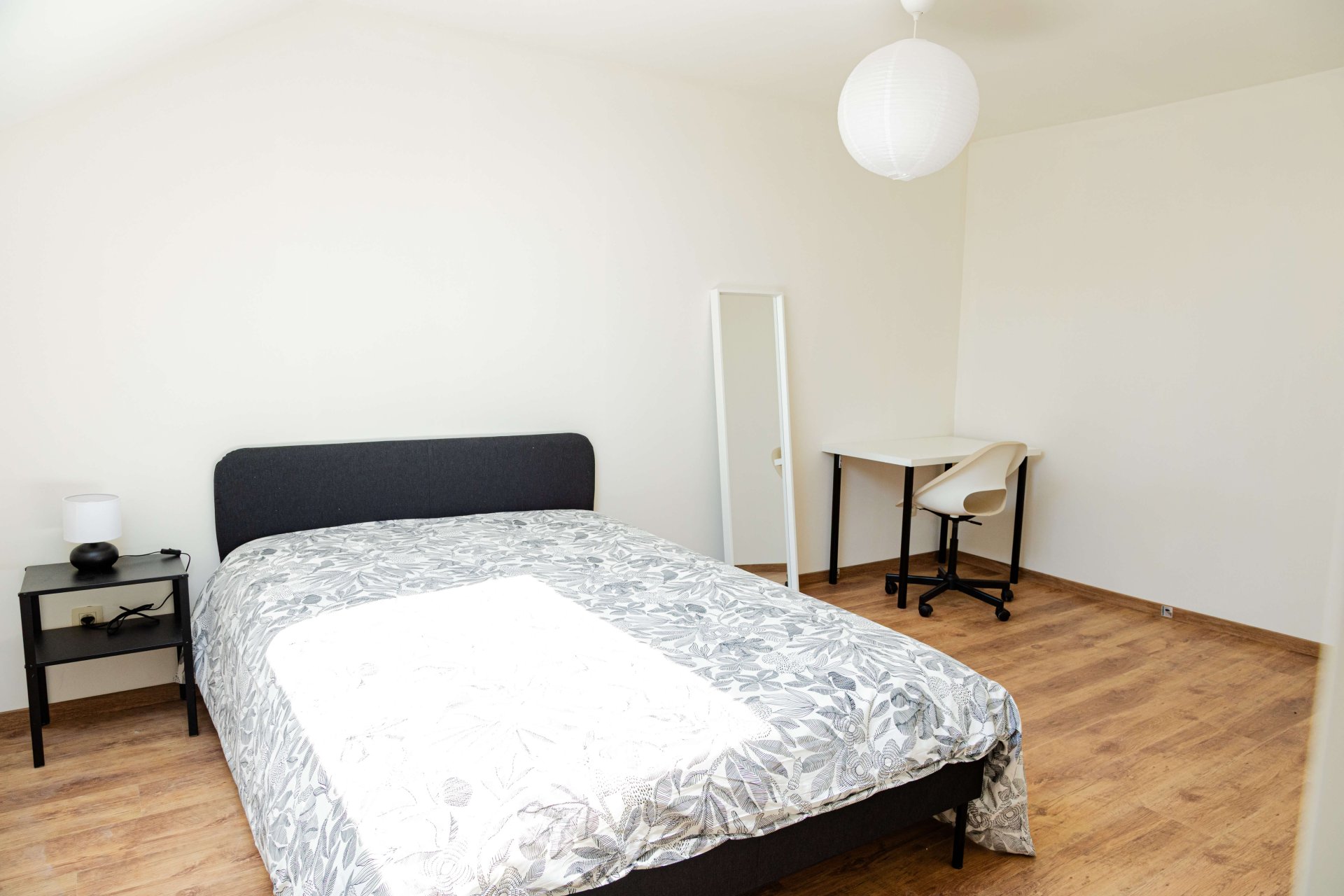 Gemeubileerde kamer – Eerste bezetting na renovatie – Charleroi — Colocation à Charleroi