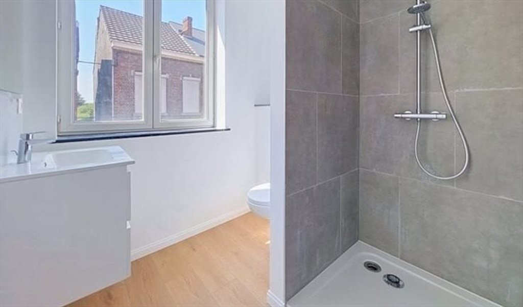 Camera arredata con bagno privato — Colocation à Charleroi — photo 8/8