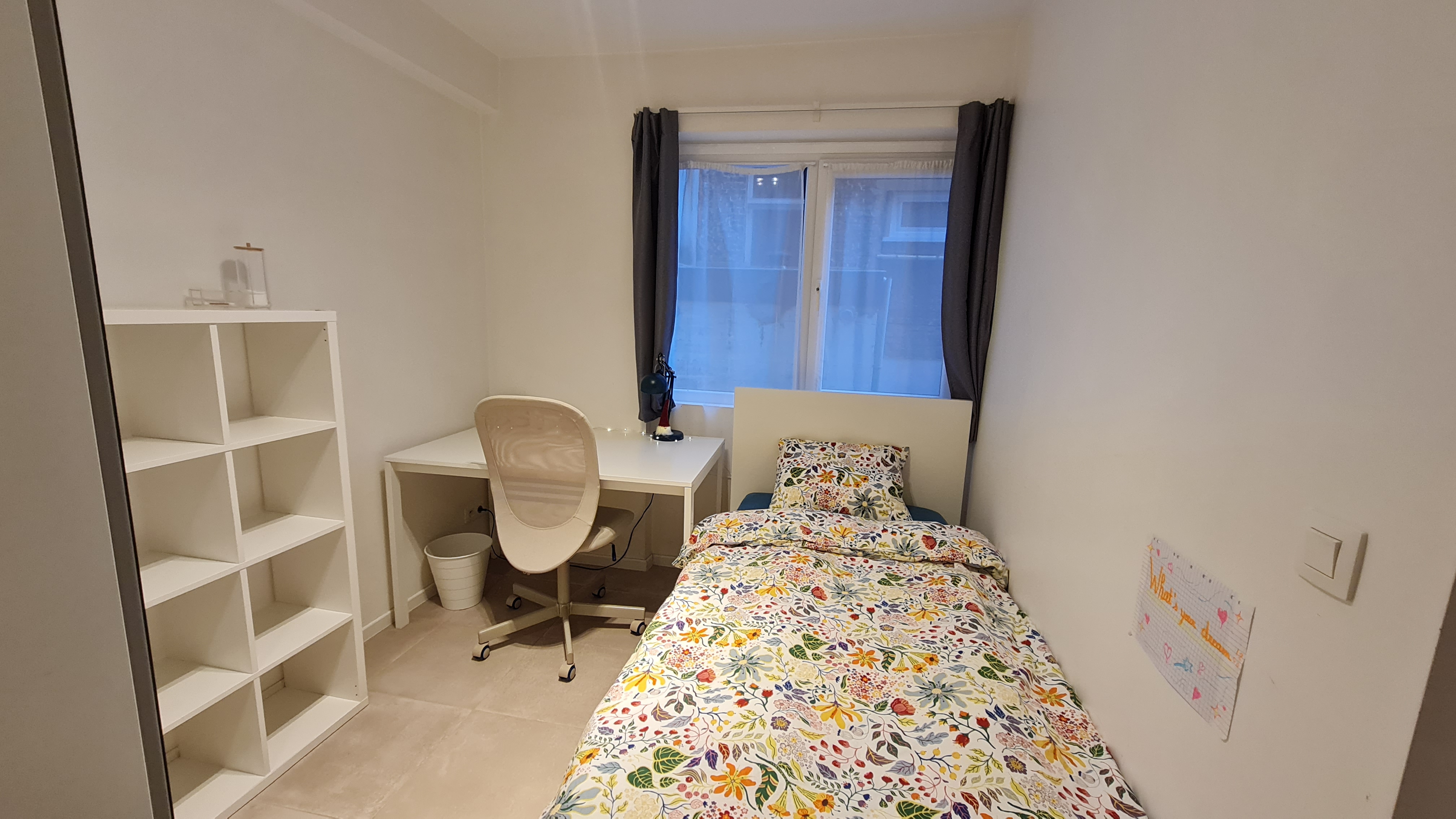 URGENT : STUDENT STUDIO AVAILABLE NOW !