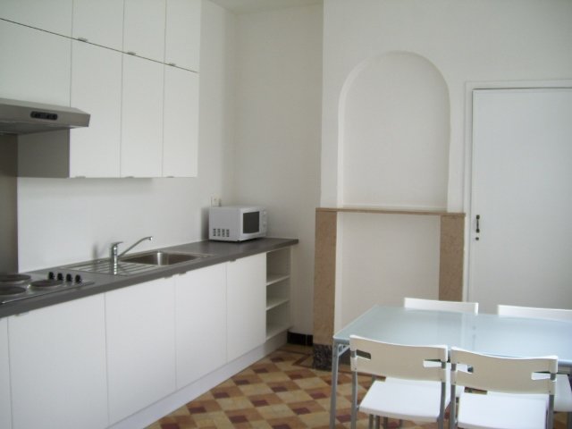 Habitación tranquila y luminosa con vista al jardín en pequeña casa de estudiantes (solo 3 compañeros) – Courtrai (disponible desde septiembre) — Kot à Courtrai — photo 3/3