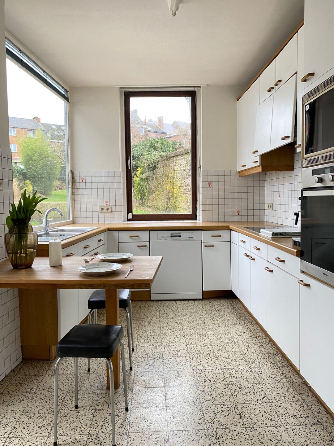 Student room for rent in Salzinnes €440 in beautiful residence with terrace and well-maintained garden — Kot à Namur — photo 4/8